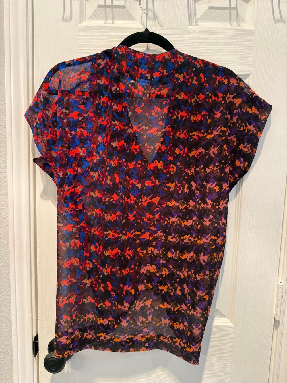 ✨ Cabi Sheer Abstract Print V-Neck Blouse Size Small - Picture 5 of 6